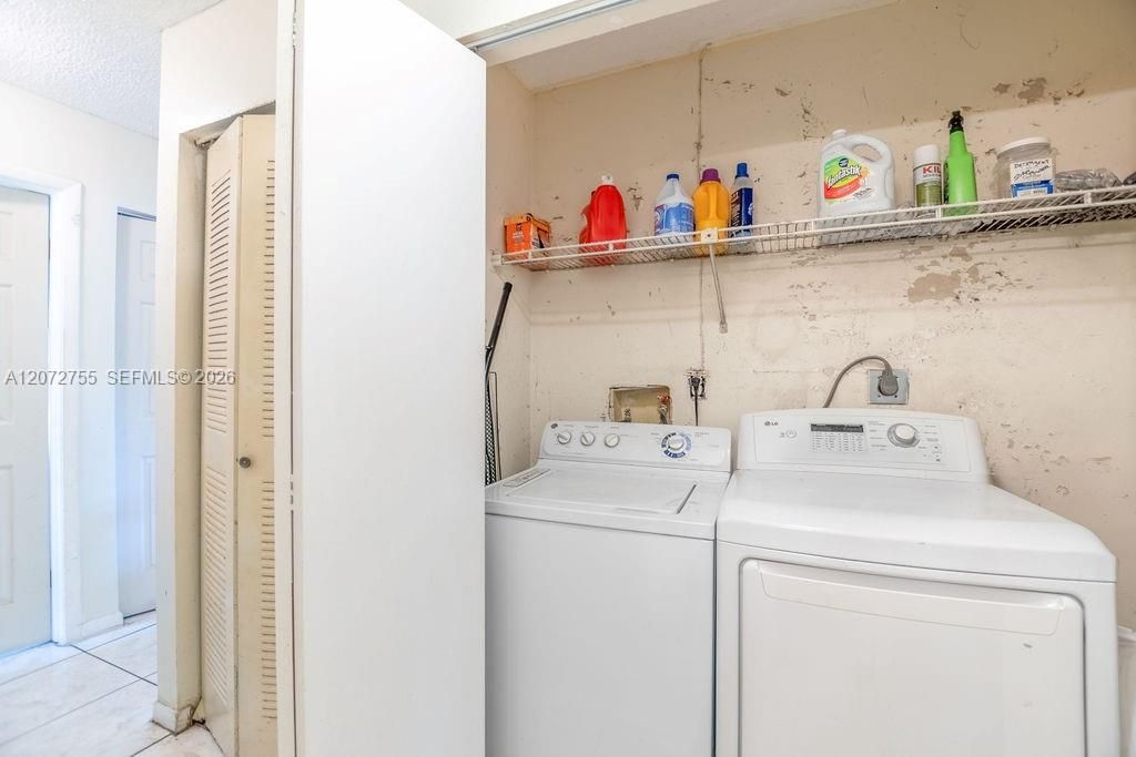For Sale: $392,000 (3 beds, 2 baths, 1240 Square Feet)