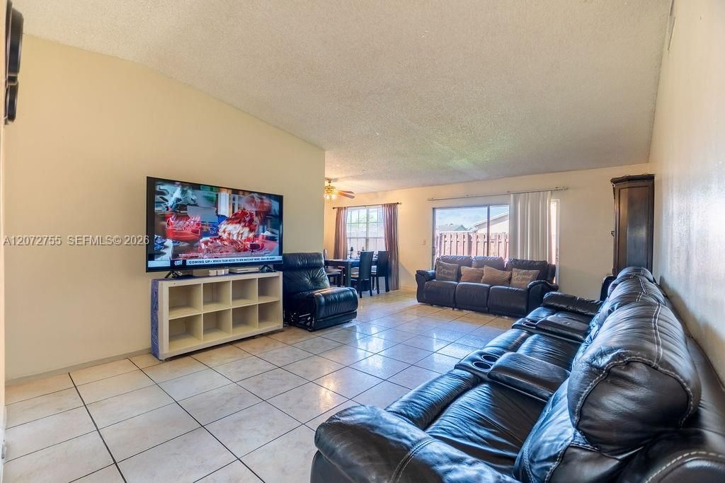 For Sale: $392,000 (3 beds, 2 baths, 1240 Square Feet)