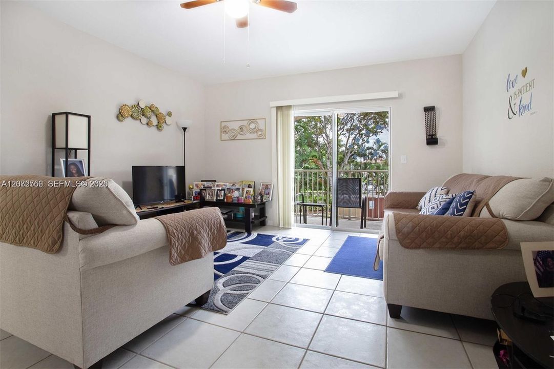 En Venta: $265,000 (2 camas, 2 baños, 1080 Pies cuadrados)