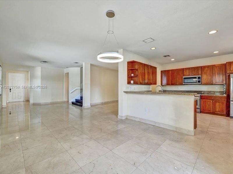 En Venta: $769,000 (4 camas, 3 baños, 2320 Pies cuadrados)