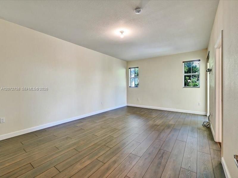 En Venta: $769,000 (4 camas, 3 baños, 2320 Pies cuadrados)