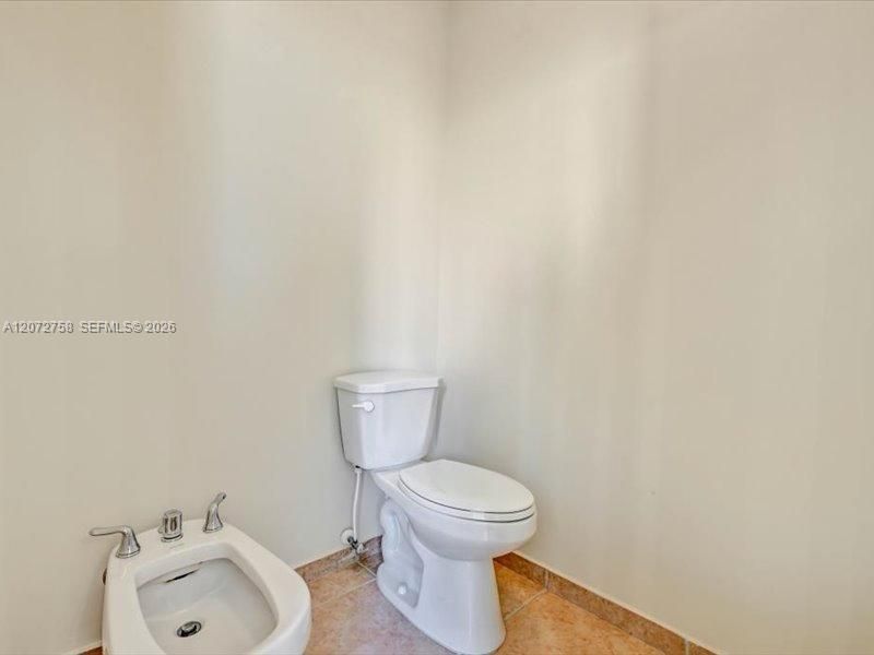 En Venta: $769,000 (4 camas, 3 baños, 2320 Pies cuadrados)