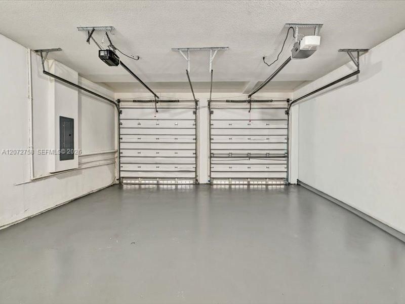 En Venta: $769,000 (4 camas, 3 baños, 2320 Pies cuadrados)