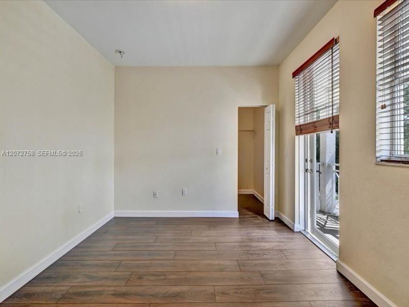 En Venta: $769,000 (4 camas, 3 baños, 2320 Pies cuadrados)
