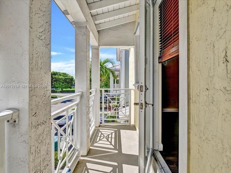 En Venta: $769,000 (4 camas, 3 baños, 2320 Pies cuadrados)