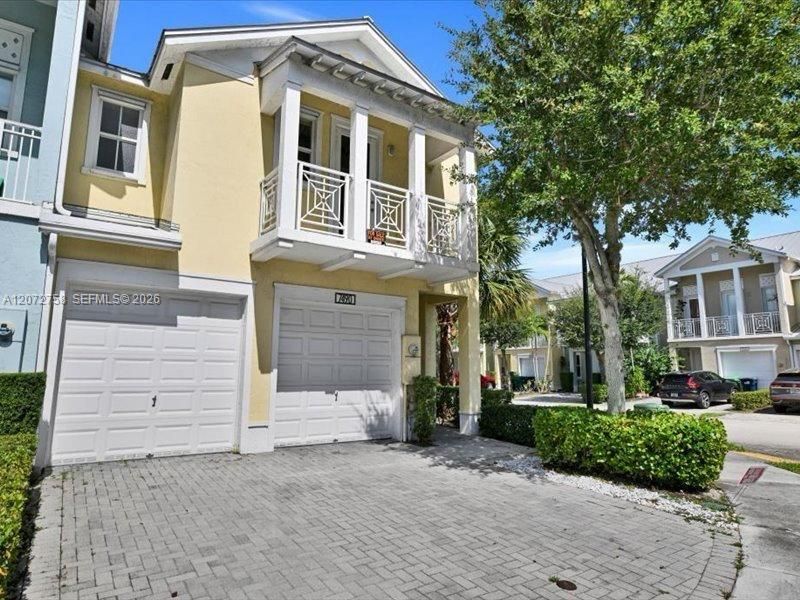 En Venta: $769,000 (4 camas, 3 baños, 2320 Pies cuadrados)