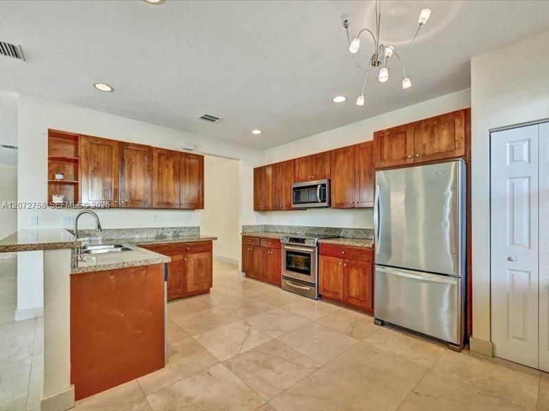 En Venta: $769,000 (4 camas, 3 baños, 2320 Pies cuadrados)