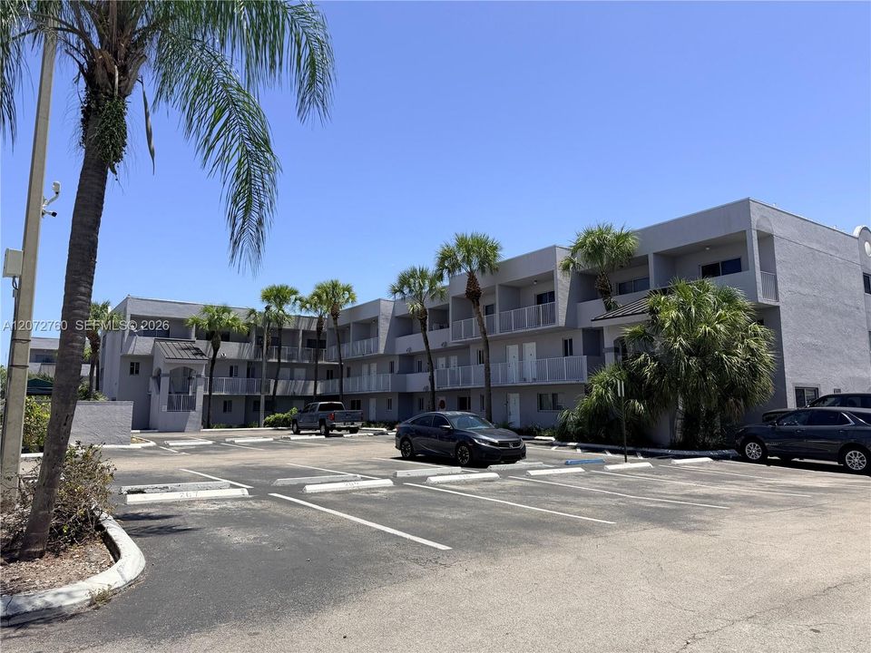 For Rent: $2,400 (2 beds, 1 baths, 1024 Square Feet)