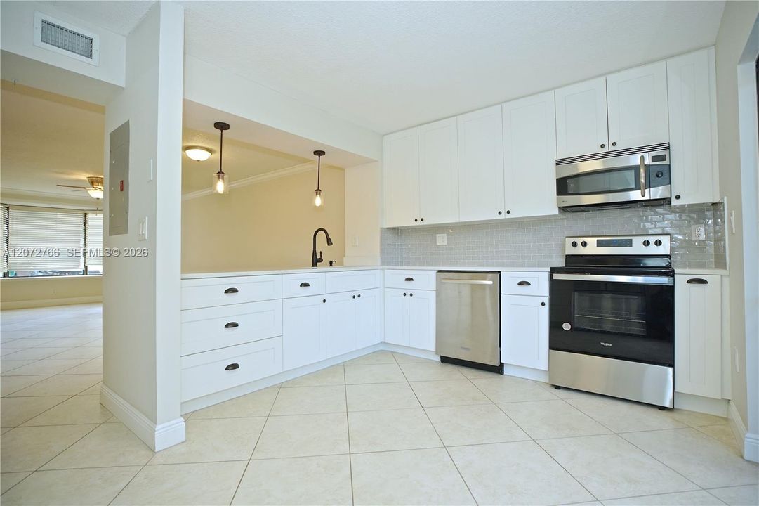 For Rent: $2,900 (2 beds, 1 baths, 1152 Square Feet)