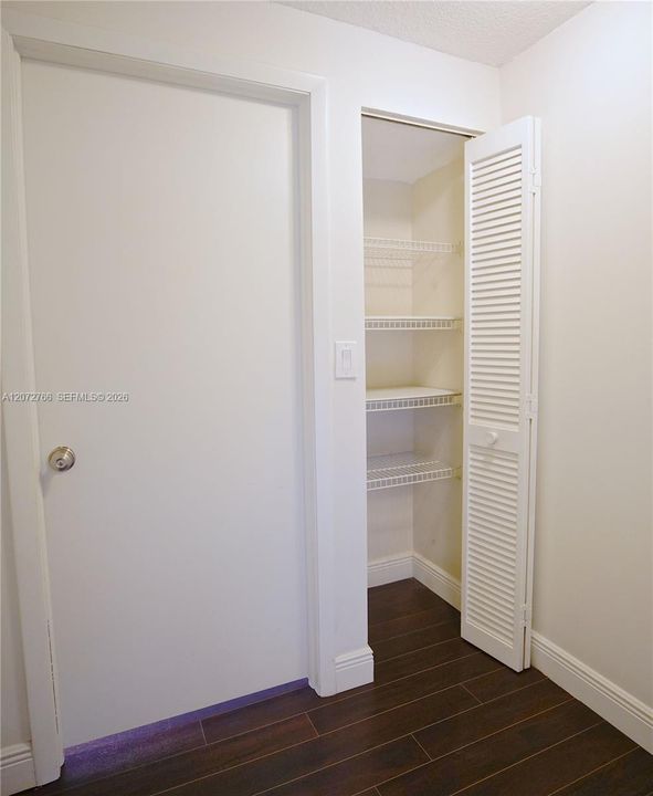 For Rent: $2,900 (2 beds, 1 baths, 1152 Square Feet)