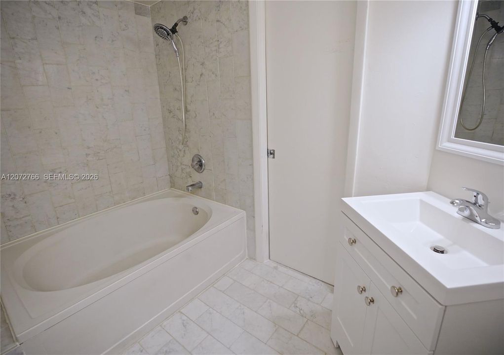 For Rent: $2,900 (2 beds, 1 baths, 1152 Square Feet)