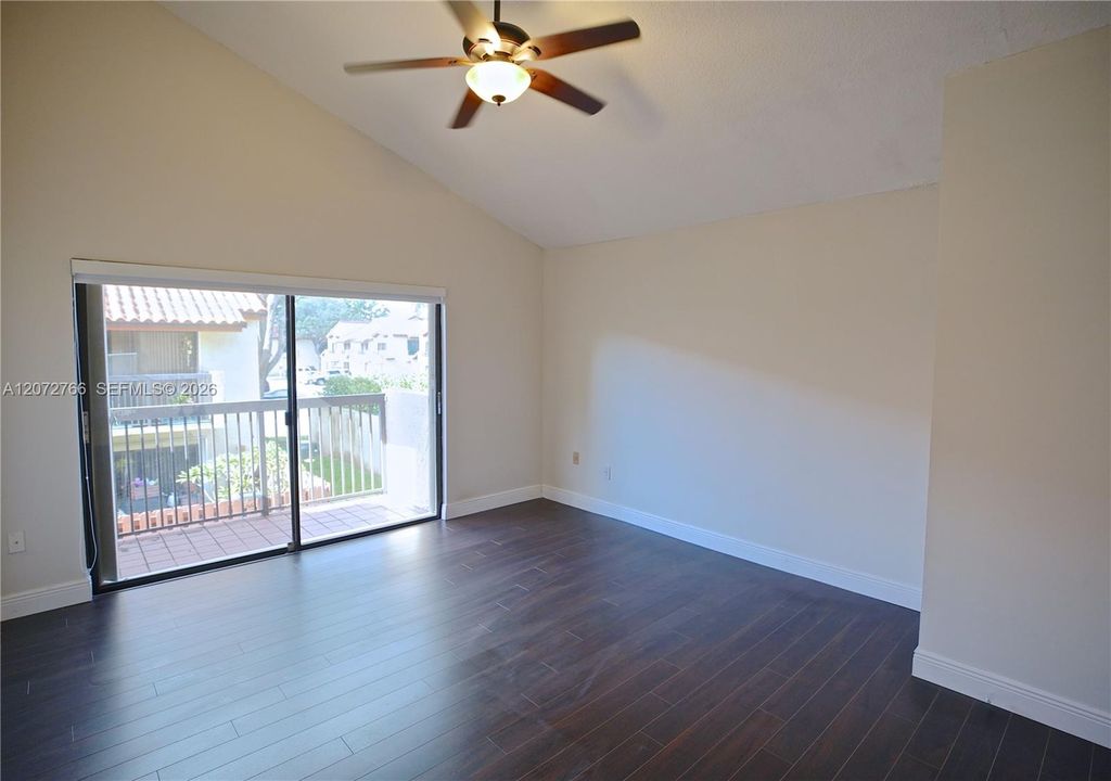 For Rent: $2,900 (2 beds, 1 baths, 1152 Square Feet)