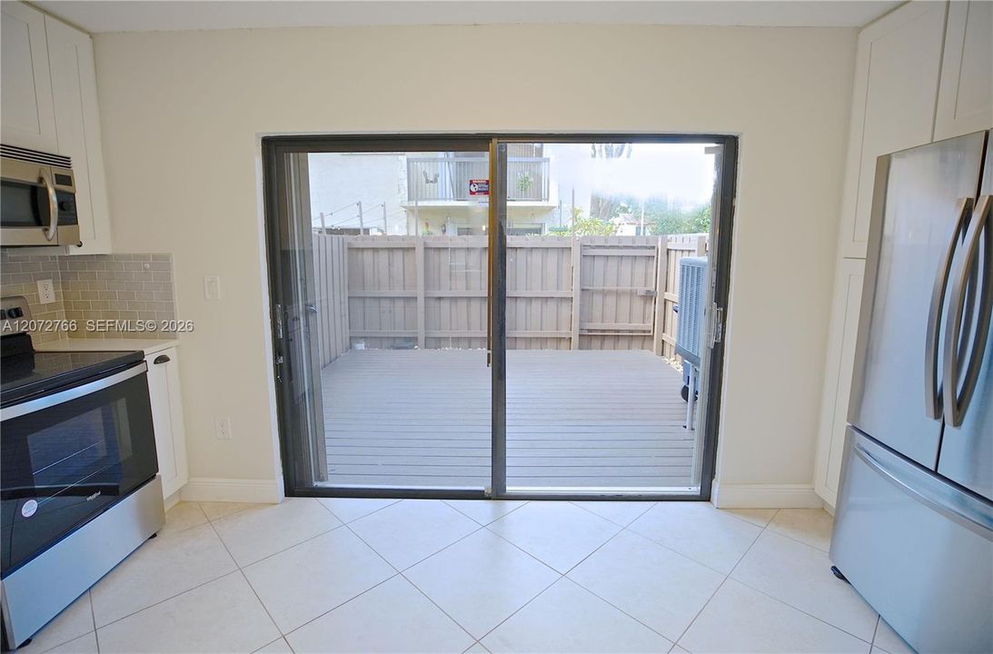 For Rent: $2,900 (2 beds, 1 baths, 1152 Square Feet)
