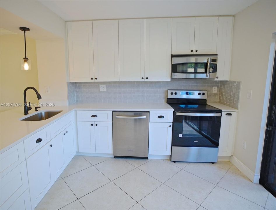 For Rent: $2,900 (2 beds, 1 baths, 1152 Square Feet)
