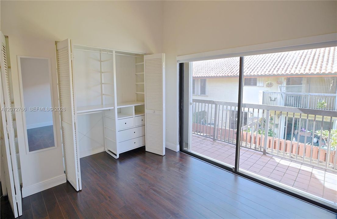 For Rent: $2,900 (2 beds, 1 baths, 1152 Square Feet)
