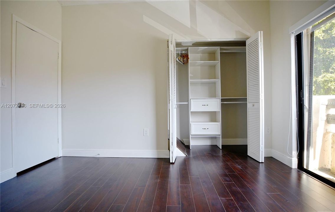 For Rent: $2,900 (2 beds, 1 baths, 1152 Square Feet)