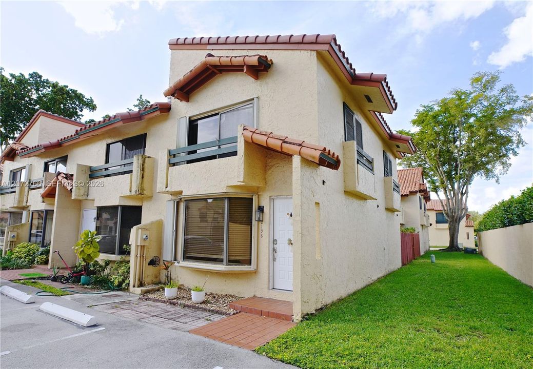 For Rent: $2,900 (2 beds, 1 baths, 1152 Square Feet)