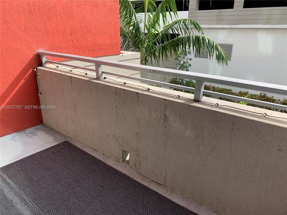 For Sale: $315,000 (1 beds, 1 baths, 765 Square Feet)