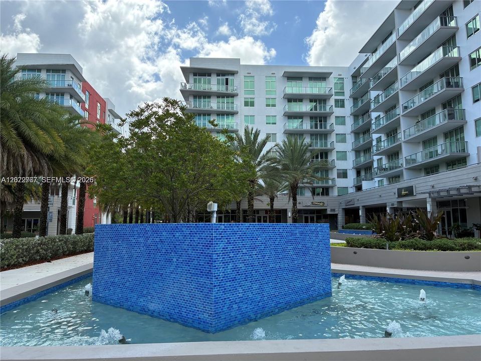 For Sale: $315,000 (1 beds, 1 baths, 765 Square Feet)