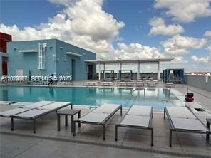 For Sale: $315,000 (1 beds, 1 baths, 765 Square Feet)