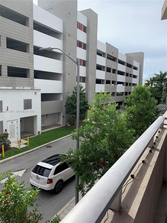 For Sale: $315,000 (1 beds, 1 baths, 765 Square Feet)