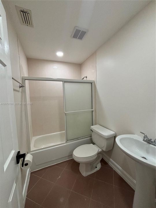 В аренду: $3,200 (3 спален, 2 ванн, 1790 Квадратных фут)
