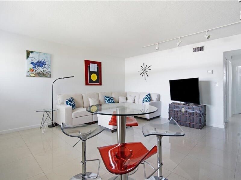 01-525 Meridian Ave apt 305_001