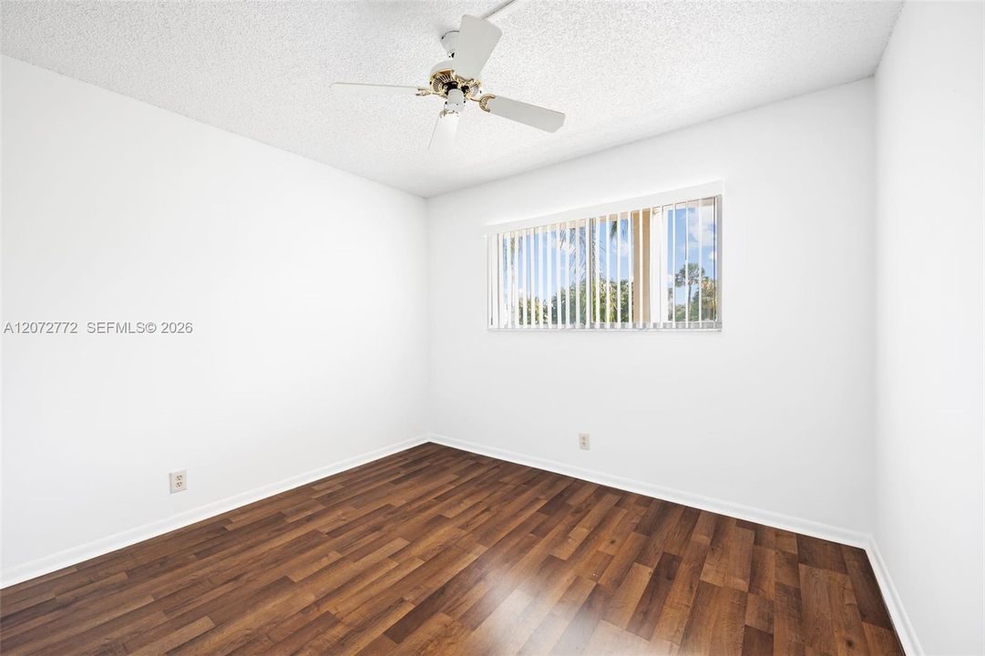 For Sale: $120,000 (2 beds, 2 baths, 970 Square Feet)