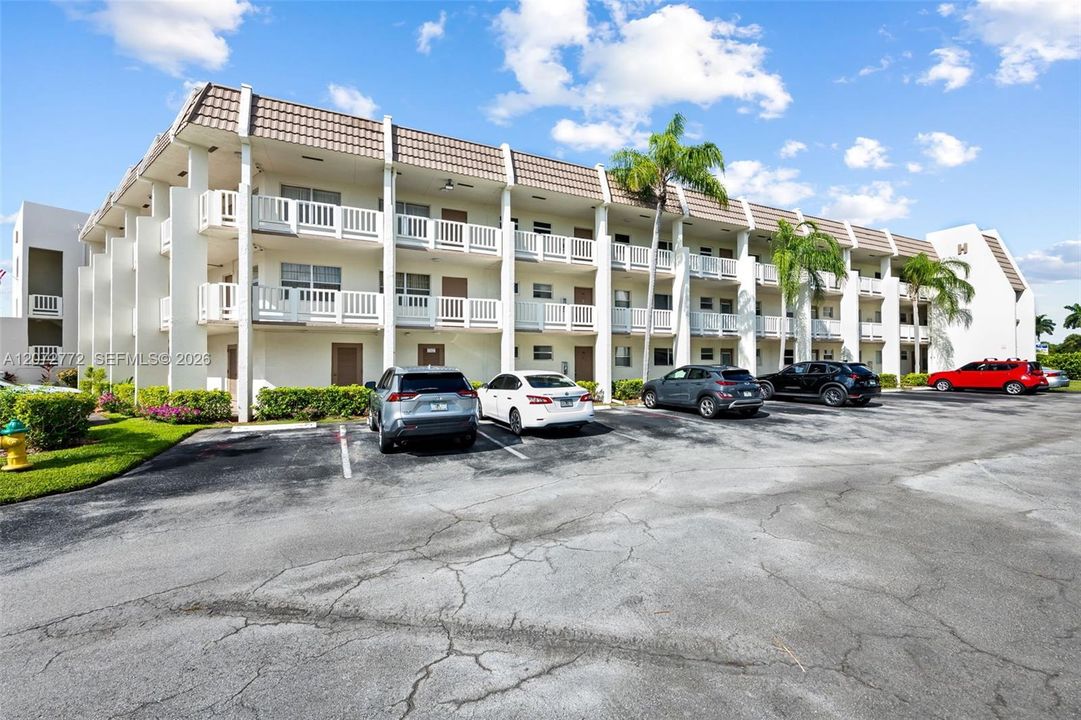 For Sale: $120,000 (2 beds, 2 baths, 970 Square Feet)