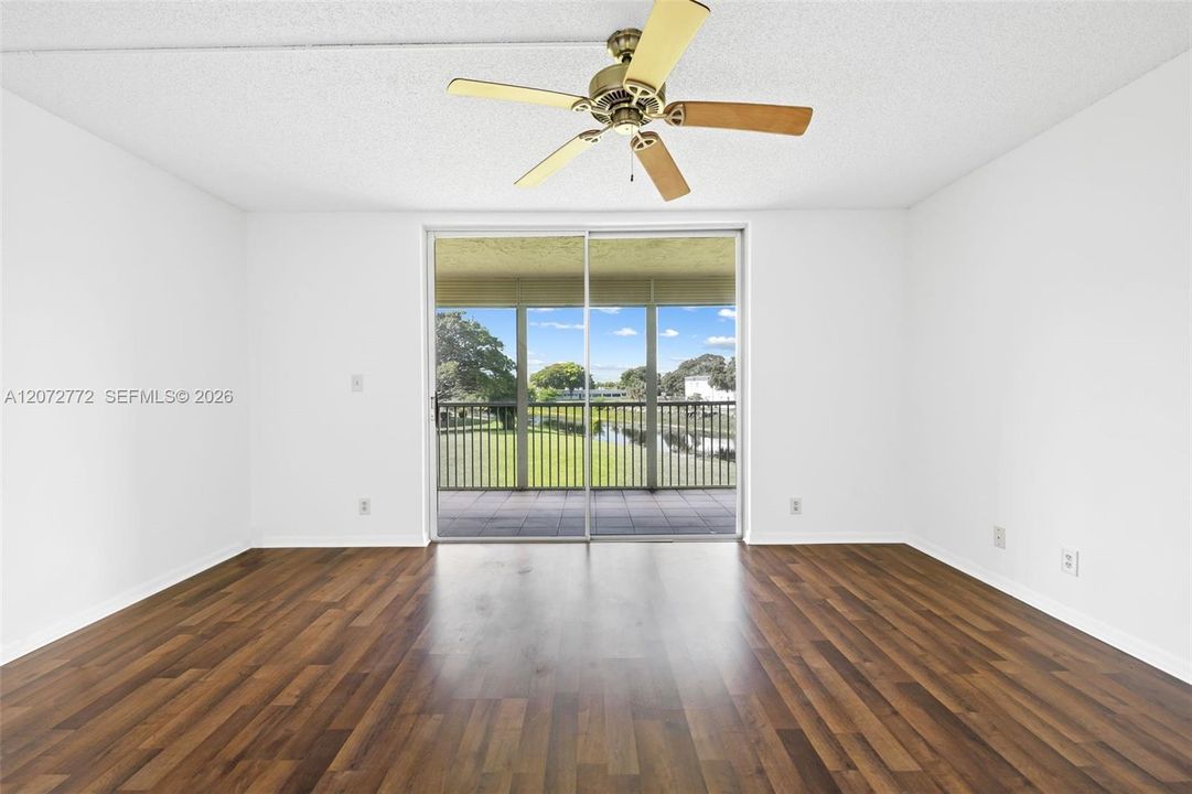For Sale: $120,000 (2 beds, 2 baths, 970 Square Feet)