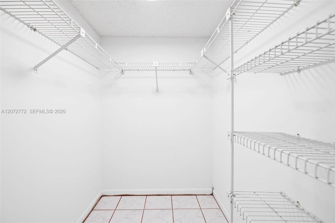 For Sale: $120,000 (2 beds, 2 baths, 970 Square Feet)