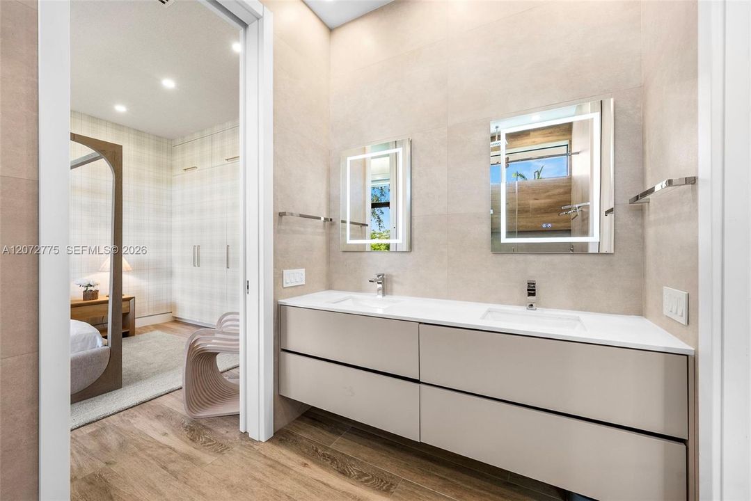 For Sale: $4,099,000 (5 beds, 4 baths, 3360 Square Feet)