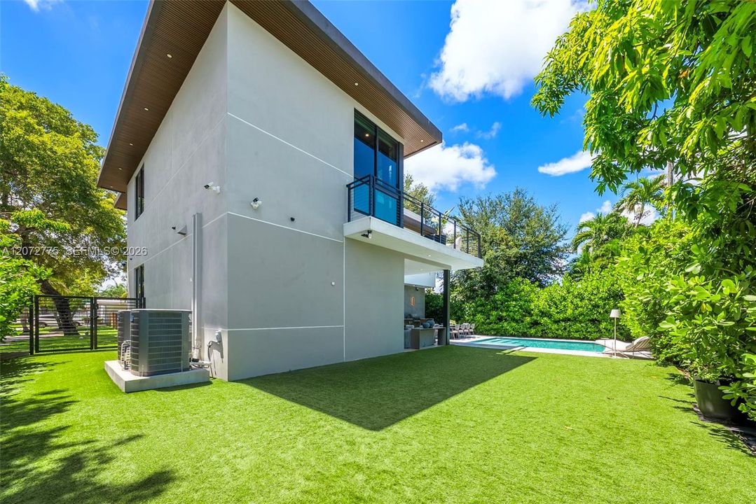 For Sale: $4,099,000 (5 beds, 4 baths, 3360 Square Feet)