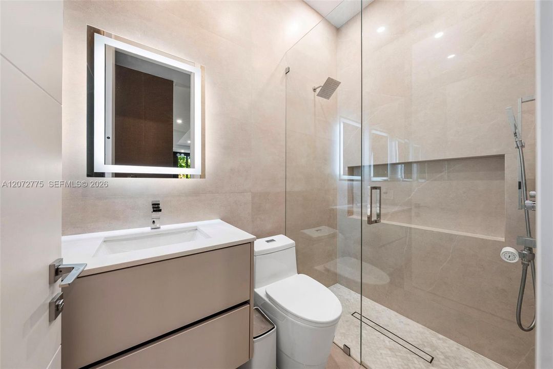 For Sale: $4,099,000 (5 beds, 4 baths, 3360 Square Feet)