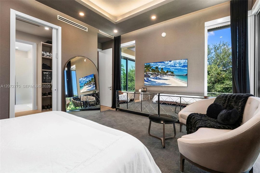 For Sale: $4,099,000 (5 beds, 4 baths, 3360 Square Feet)
