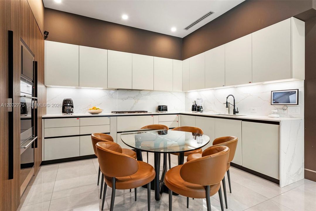 For Sale: $4,099,000 (5 beds, 4 baths, 3360 Square Feet)