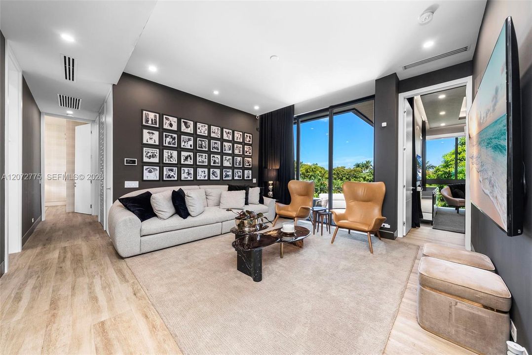 For Sale: $4,099,000 (5 beds, 4 baths, 3360 Square Feet)