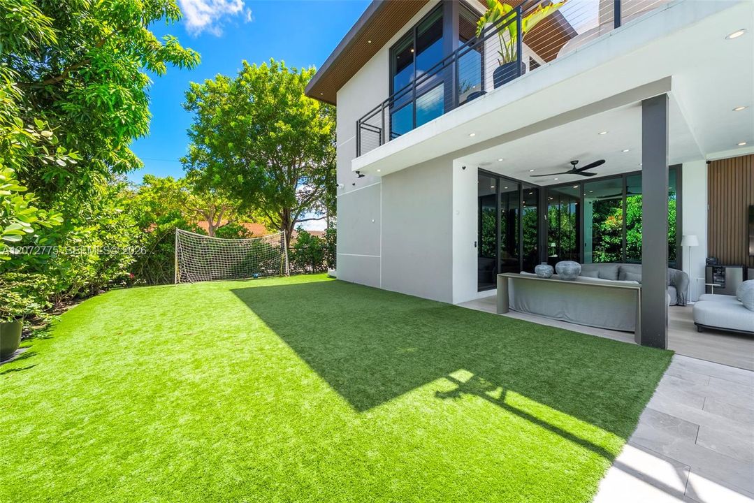 For Sale: $4,099,000 (5 beds, 4 baths, 3360 Square Feet)