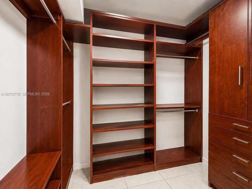 На продажу: $236,000 (2 спален, 2 ванн, 1187 Квадратных фут)