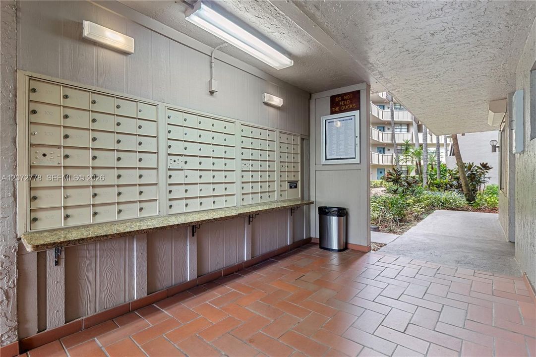 На продажу: $236,000 (2 спален, 2 ванн, 1187 Квадратных фут)
