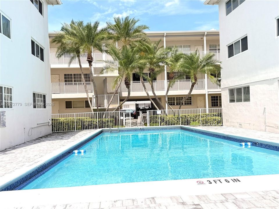 For Rent: $2,500 (2 beds, 2 baths, 1090 Square Feet)
