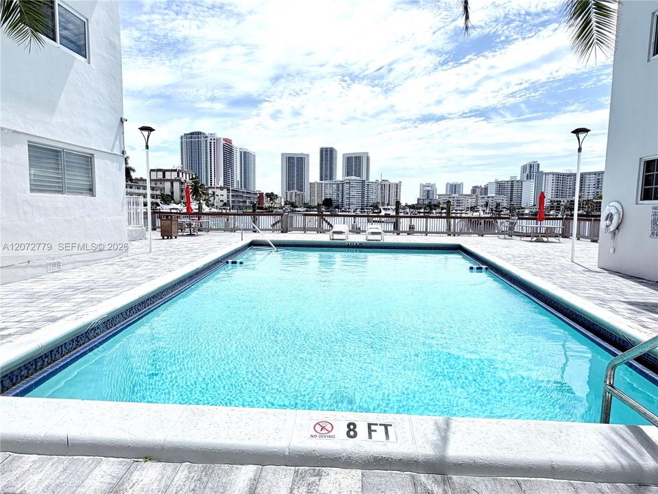 For Rent: $2,500 (2 beds, 2 baths, 1090 Square Feet)