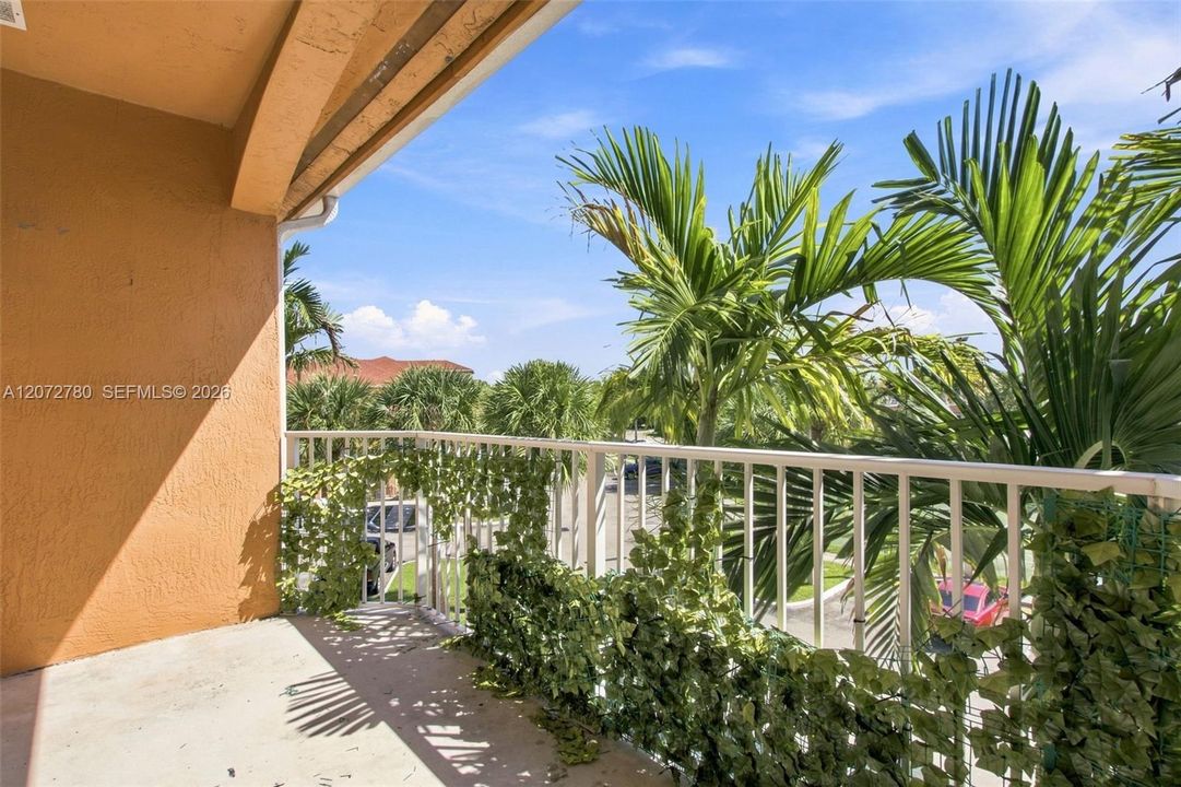 For Sale: $240,000 (2 beds, 2 baths, 1183 Square Feet)