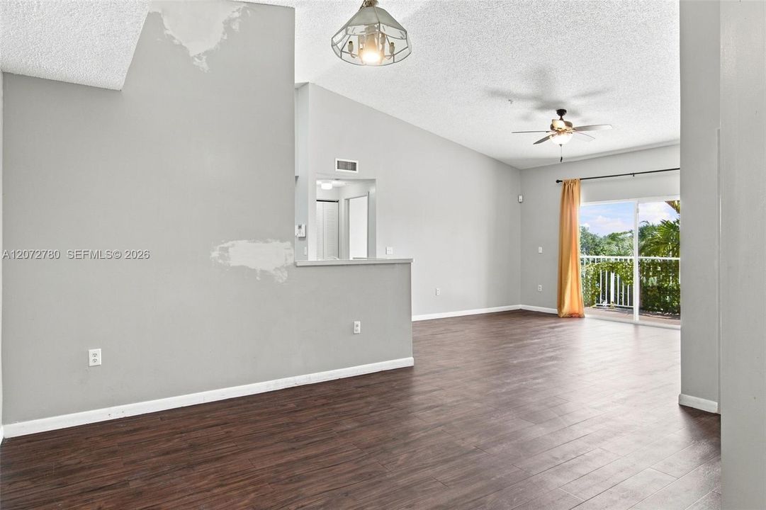 For Sale: $240,000 (2 beds, 2 baths, 1183 Square Feet)