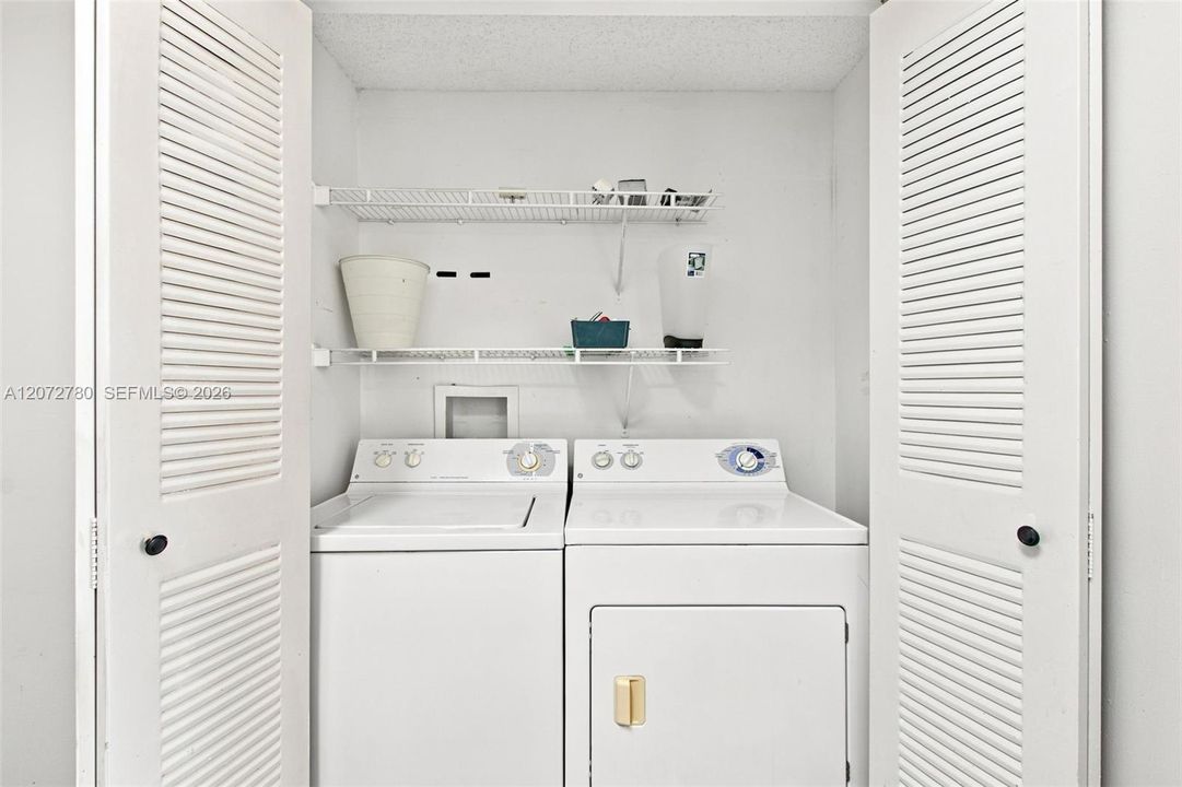 For Sale: $240,000 (2 beds, 2 baths, 1183 Square Feet)