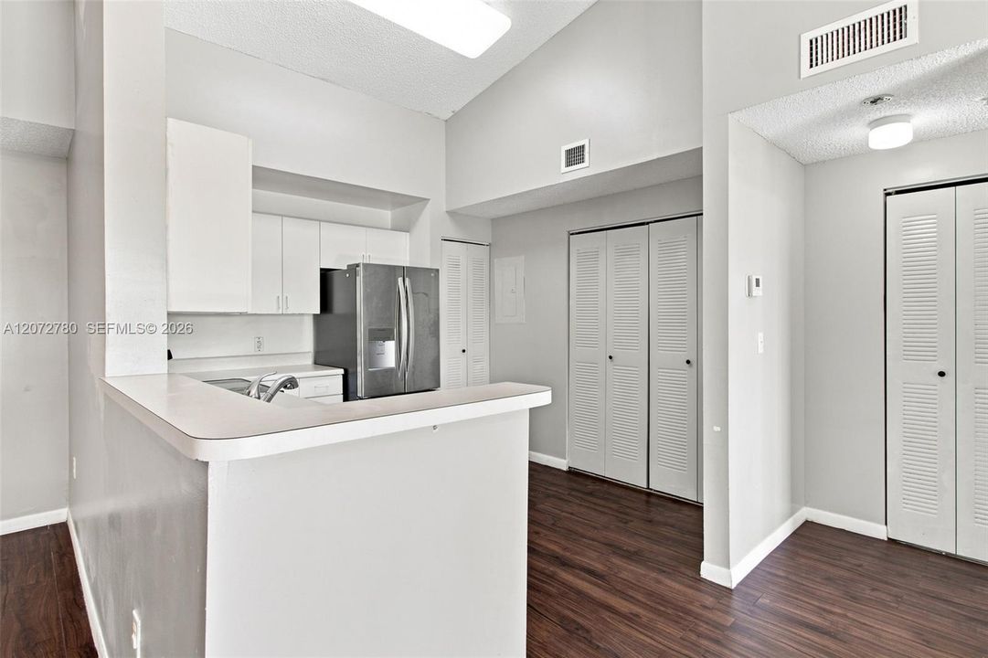 For Sale: $240,000 (2 beds, 2 baths, 1183 Square Feet)