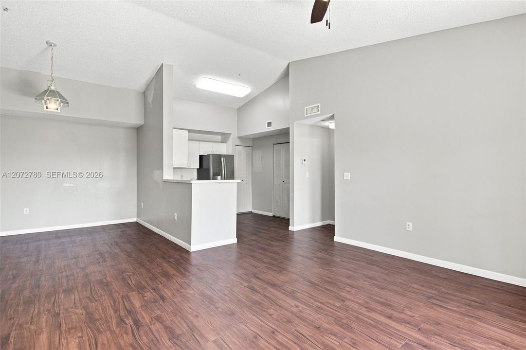 For Sale: $240,000 (2 beds, 2 baths, 1183 Square Feet)