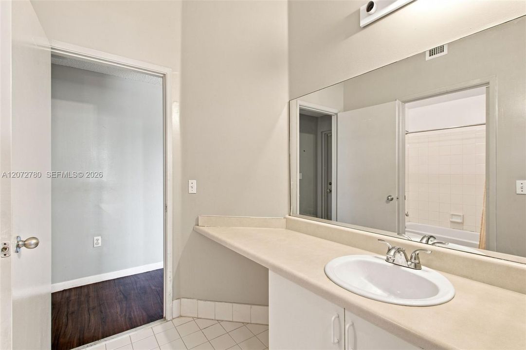 For Sale: $240,000 (2 beds, 2 baths, 1183 Square Feet)