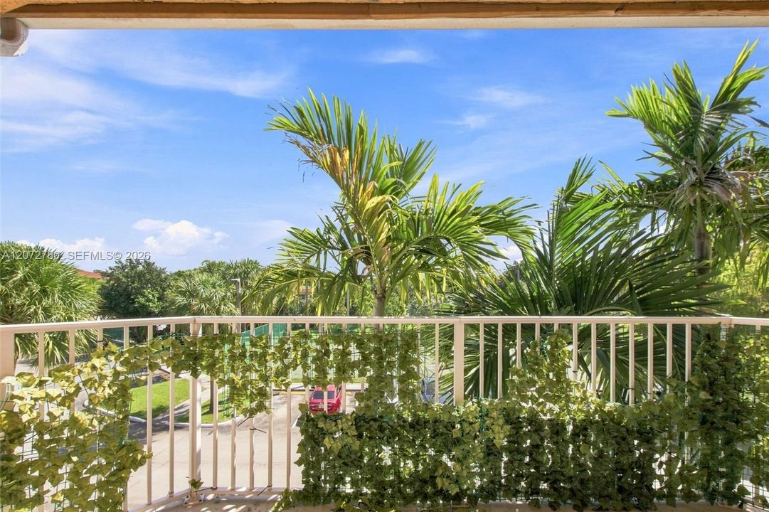 For Sale: $240,000 (2 beds, 2 baths, 1183 Square Feet)
