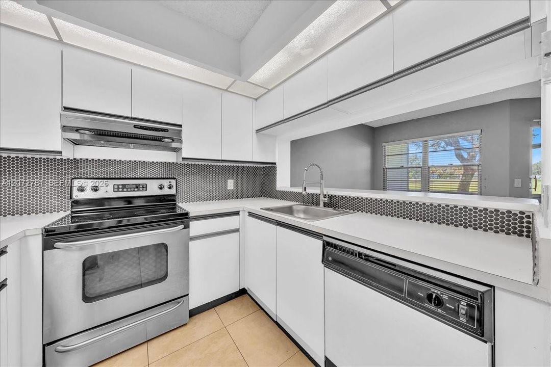 For Rent: $1,850 (1 beds, 1 baths, 1045 Square Feet)